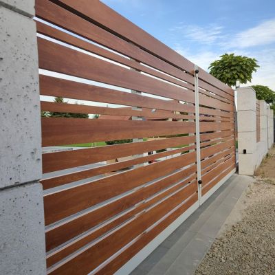 brama wjazdowa imitacja drewna material aluminium kolor zloty dab model d2 1600 1000