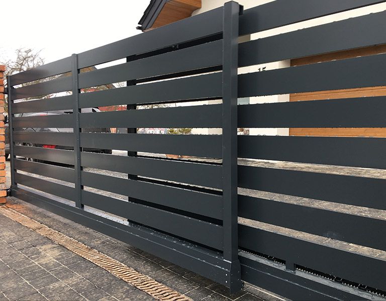 Wycena ogrodzeń aluminiowych o poziomym układzie paneli